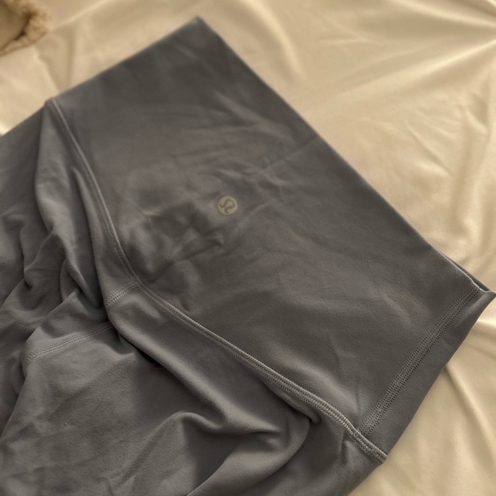 Periwinkle Lululemon cropped leggings - Picture 3 of 4